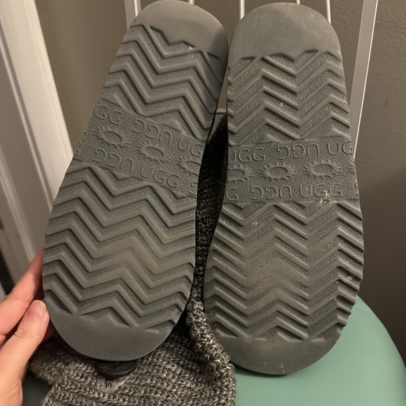 GREY SWEATER UGGS. - Picture 4 of 8